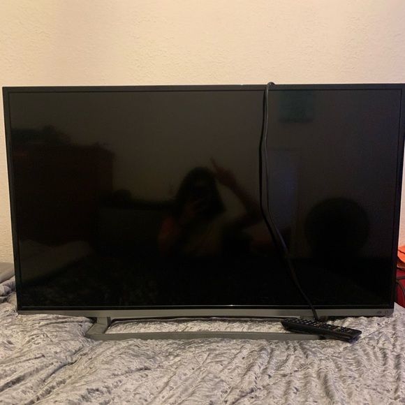 Toshiba LED TV - Picture 1 of 3